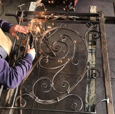 Fabricación y montaje profesional de estructuras en hierro y acero en Tenerife Fabricación y montaje profesional de estructuras en hierro y acero en Tenerife